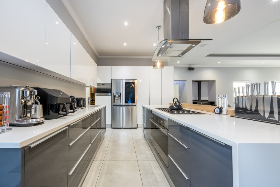 4 Bedroom Property for Sale in Graanendal Western Cape